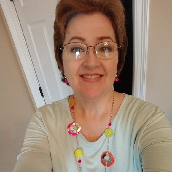 Meet your Posher, Laura - Picture 1 of 1